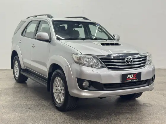 TOYOTA HILUX SW4 3.0 SRV 4X4 7 LUGARES 16V TURBO INTERCOOLER DIESEL 4P AUTOMÁTICO