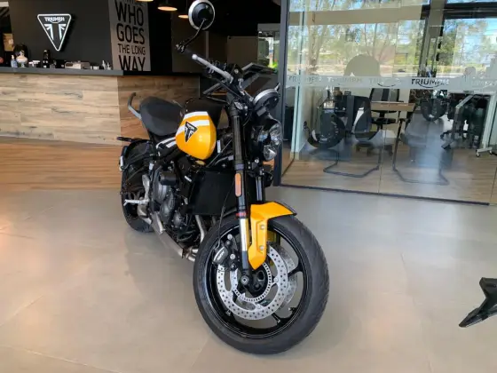 TRIUMPH TRIDENT 660 