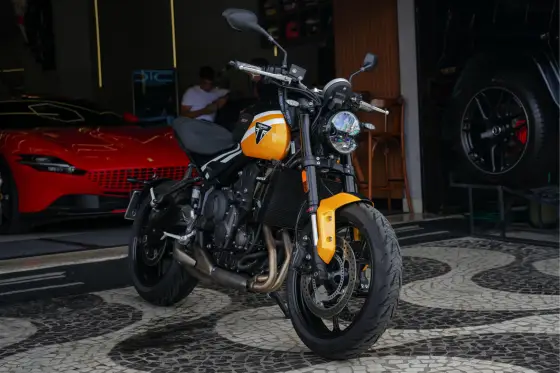 TRIUMPH TRIDENT 660 