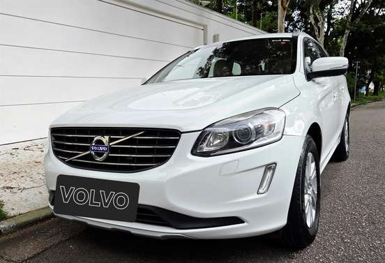 VOLVO-XC60-2015