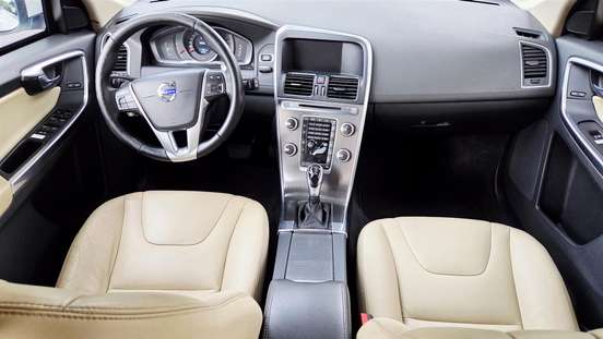 VOLVO-XC60-2015