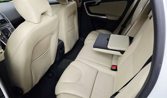 VOLVO-XC60-2015