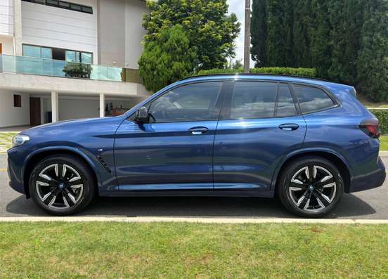 BMW-iX3-2022