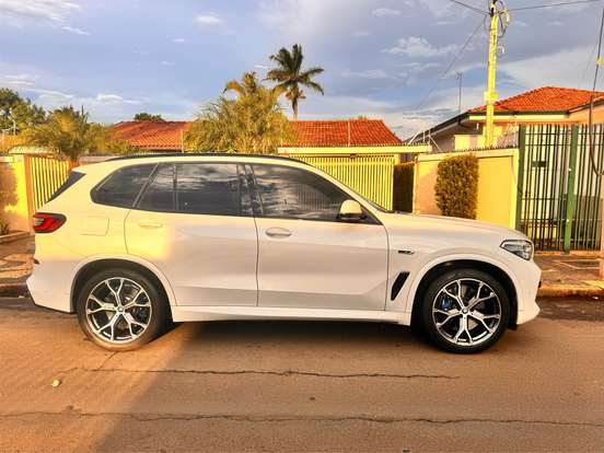 BMW-X5-3.0 I6 TURBO HÍBRIDO XDRIVE45E M SPORT AUTOMÁTICO BMW-X5-2022