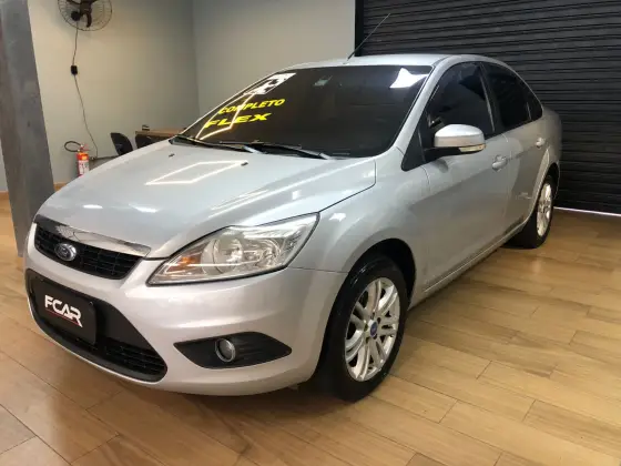 FORD FOCUS 2.0 GLX SEDAN 16V FLEX 4P MANUAL