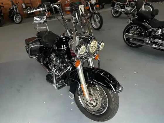 HARLEY-DAVIDSON ROAD KING CLASSIC HARLEY-DAVIDSON ROAD KING CLASSIC