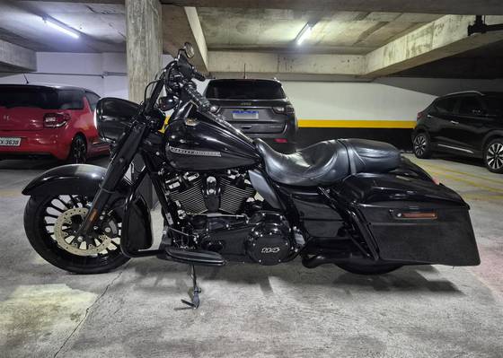 HARLEY-DAVIDSON ROAD KING SPECIAL 