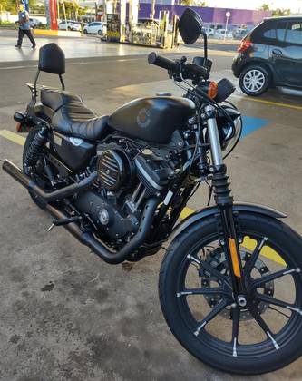 HARLEY-DAVIDSON SPORTSTER IRON 883 
