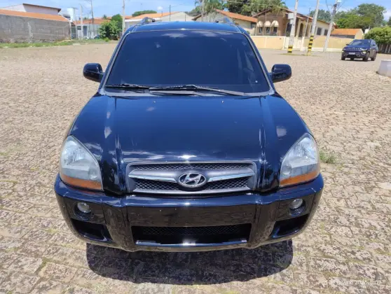 HYUNDAI TUCSON 2.0 MPFI GLS 16V 143CV 2WD GASOLINA 4P AUTOMÁTICO HYUNDAI TUCSON 2.0 MPFI GLS 16V 143CV 2WD GASOLINA 4P AUTOMÁTICO