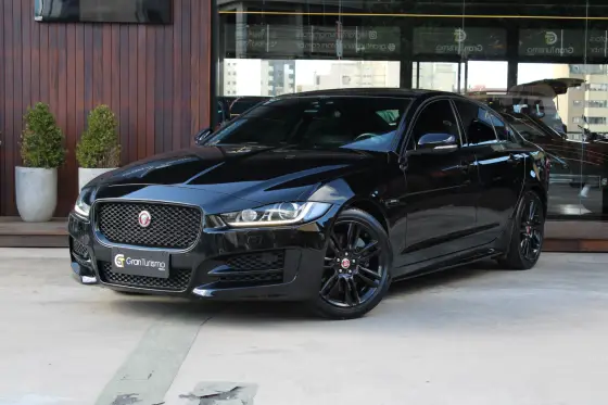 JAGUAR XE 2.0 16V SI4 TURBO GASOLINA R-SPORT 4P AUTOMÁTICO JAGUAR XE 2.0 16V SI4 TURBO GASOLINA R-SPORT 4P AUTOMÁTICO