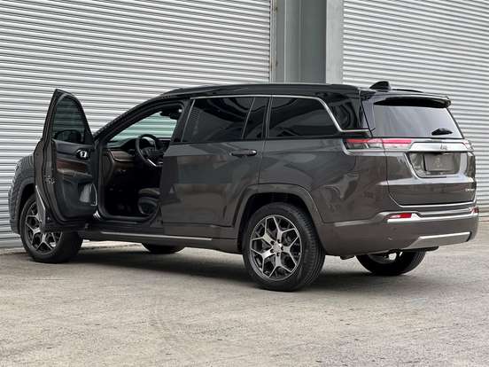 JEEP-COMMANDER-2025