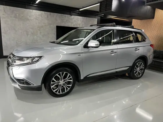 MITSUBISHI OUTLANDER 3.0 GT 4X4 V6 24V GASOLINA 4P AUTOMÁTICO