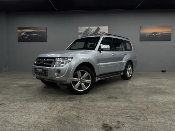 MITSUBISHI PAJERO FULL 3.8 HPE 4X4 V6 24V GASOLINA 4P AUTOMÁTICO MITSUBISHI PAJERO FULL 3.8 HPE 4X4 V6 24V GASOLINA 4P AUTOMÁTICO