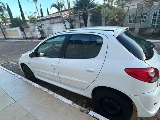 PEUGEOT-207-1.4 XR 8V FLEX 4P MANUAL PEUGEOT-207-2013
