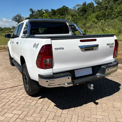TOYOTA HILUX 2.8 D-4D TURBO DIESEL CD SRV 4X4 AUTOMÁTICO TOYOTA HILUX 2.8 D-4D TURBO DIESEL CD SRV 4X4 AUTOMÁTICO