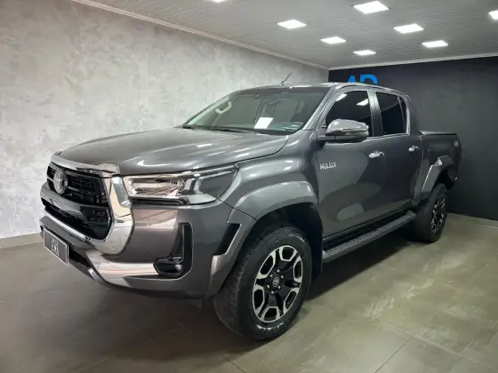 TOYOTA HILUX 2.8 D-4D TURBO DIESEL CD SRX PLUS 4X4 AUTOMÁTICO