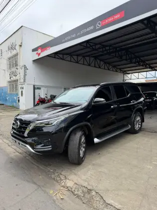 TOYOTA HILUX SW4 2.8 D-4D TURBO DIESEL SRX 7L 4X4 AUTOMÁTICO
