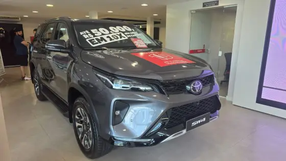 TOYOTA HILUX SW4 2.8 D-4D TURBO DIESEL SRX PLATINUM 7L 4X4 AUTOMÁTICO