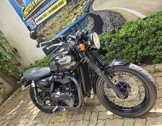 TRIUMPH BONNEVILLE T100 BLACK 900 
