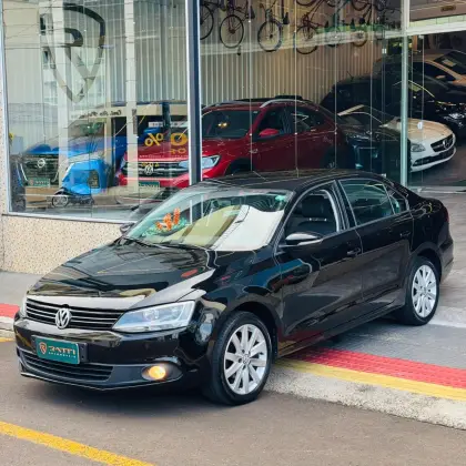 VOLKSWAGEN JETTA 2.0 COMFORTLINE FLEX 4P TIPTRONIC