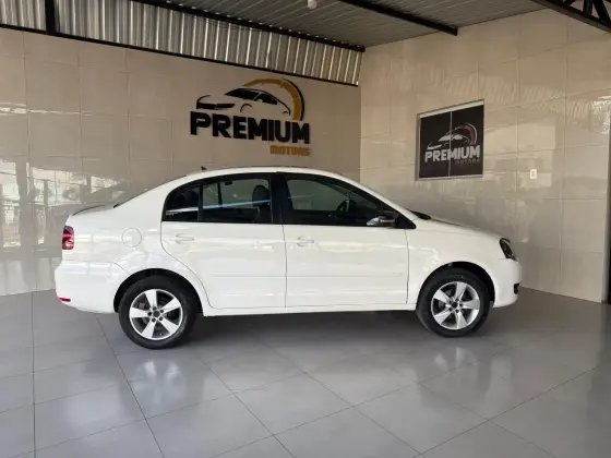 VOLKSWAGEN POLO SEDAN 1.6 MI COMFORTLINE 8V FLEX 4P MANUAL