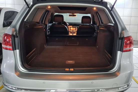 VOLKSWAGEN-PASSAT VARIANT-2011