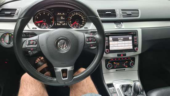 VOLKSWAGEN-PASSAT VARIANT-2011