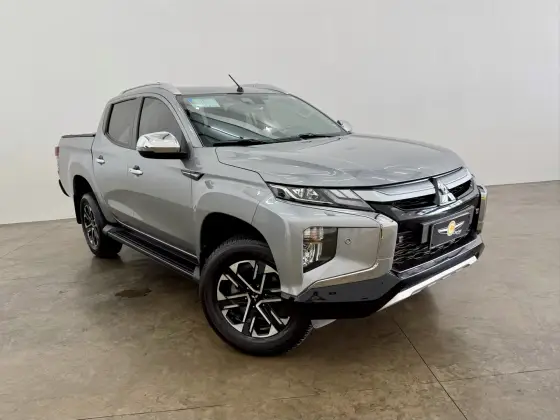 MITSUBISHI L200 TRITON 2.4 16V TURBO DIESEL SPORT HPE-S CD 4P 4X4 AUTOMÁTICO MITSUBISHI L200 TRITON 2.4 16V TURBO DIESEL SPORT HPE-S CD 4P 4X4 AUTOMÁTICO