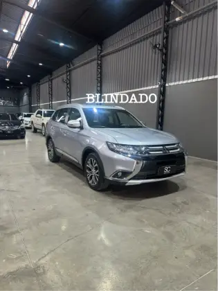 MITSUBISHI OUTLANDER 3.0 GT 4X4 V6 24V GASOLINA 4P AUTOMÁTICO