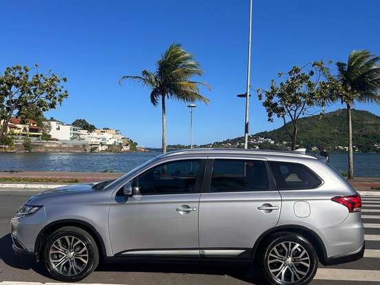 MITSUBISHI-OUTLANDER-2016