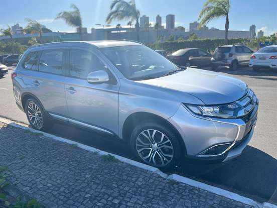 MITSUBISHI-OUTLANDER-2016