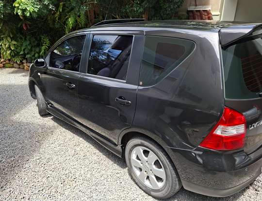 NISSAN-LIVINA-2009