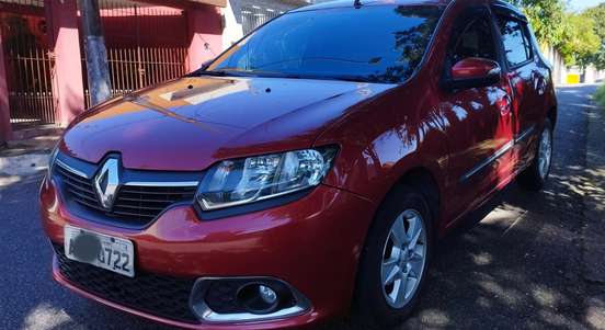 RENAULT-SANDERO-2014