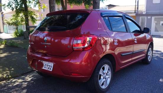 RENAULT-SANDERO-2014