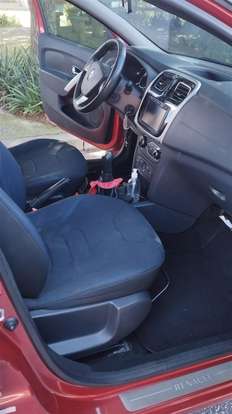 RENAULT-SANDERO-2014