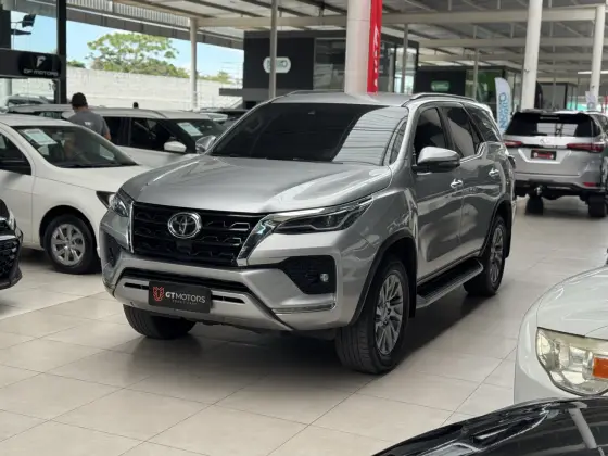 TOYOTA HILUX SW4 2.8 D-4D TURBO DIESEL SRX 7L 4X4 AUTOMÁTICO
