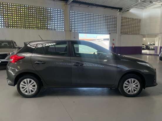 TOYOTA-YARIS-2024