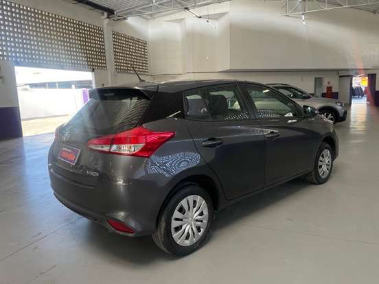 TOYOTA-YARIS-2024