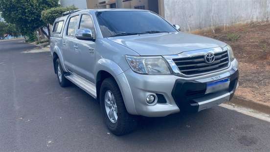 TOYOTA-HILUX-2014