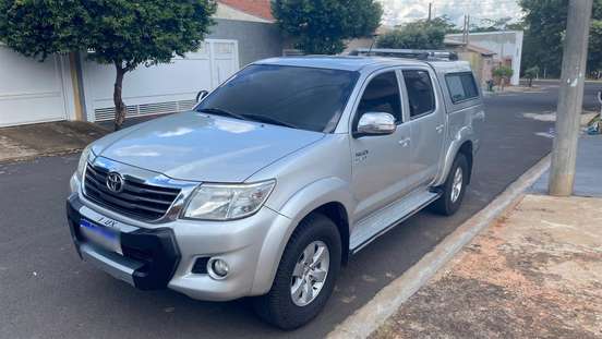 TOYOTA-HILUX-2014
