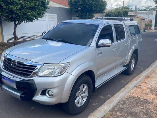 TOYOTA-HILUX-2.7 SRV 4X4 CD 16V FLEX 4P AUTOMÁTICO TOYOTA-HILUX-2014