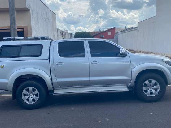 TOYOTA-HILUX-2.7 SRV 4X4 CD 16V FLEX 4P AUTOMÁTICO TOYOTA-HILUX-2014