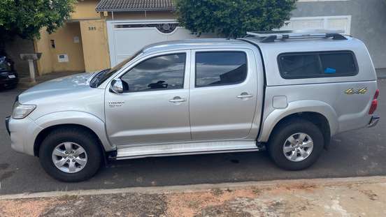 TOYOTA-HILUX-2014