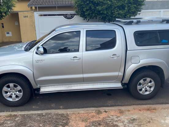 TOYOTA-HILUX-2.7 SRV 4X4 CD 16V FLEX 4P AUTOMÁTICO TOYOTA-HILUX-2014