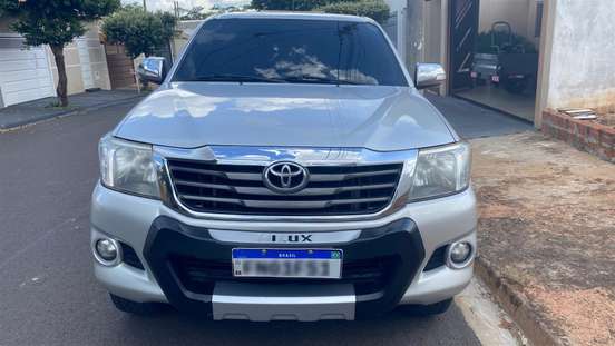 TOYOTA-HILUX-2014