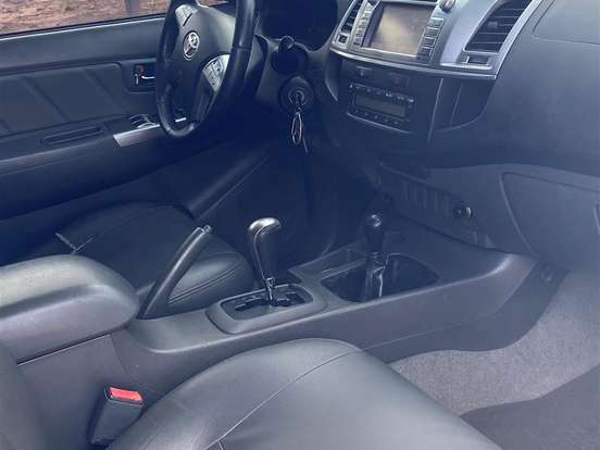TOYOTA-HILUX-2.7 SRV 4X4 CD 16V FLEX 4P AUTOMÁTICO TOYOTA-HILUX-2014