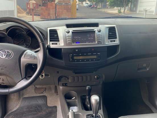 TOYOTA-HILUX-2.7 SRV 4X4 CD 16V FLEX 4P AUTOMÁTICO TOYOTA-HILUX-2014