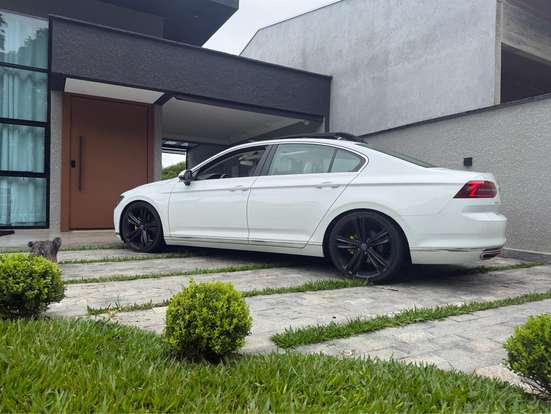 VOLKSWAGEN-PASSAT-2019