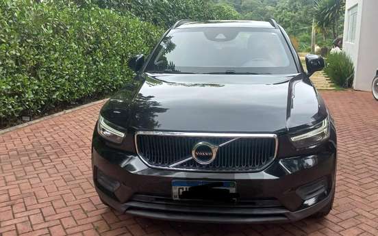 VOLVO-XC40-2019