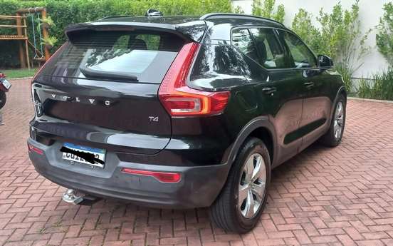 VOLVO-XC40-2019